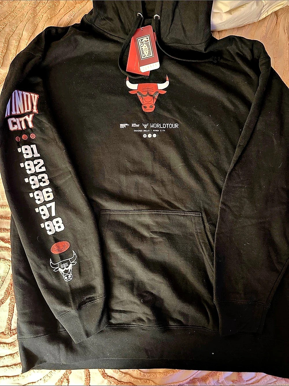 Unisex Chicago Bulls Bleacher Report x Mitchell & Ness Black World Tour Pullover